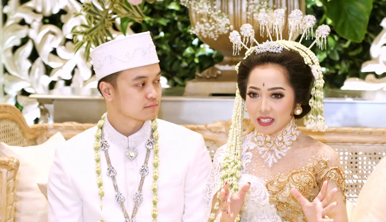 Pemain film Salawaku, Karina Salim (25) resmi dipersunting Aldy Primanda (25). Acara berlangsung khidmat dan lancar di ballroom Thamrin Nine pada Sabtu, 18 Maret 2017 sekitar pukul 09.00 WIB. (Adrian Putra/Bintang.com)