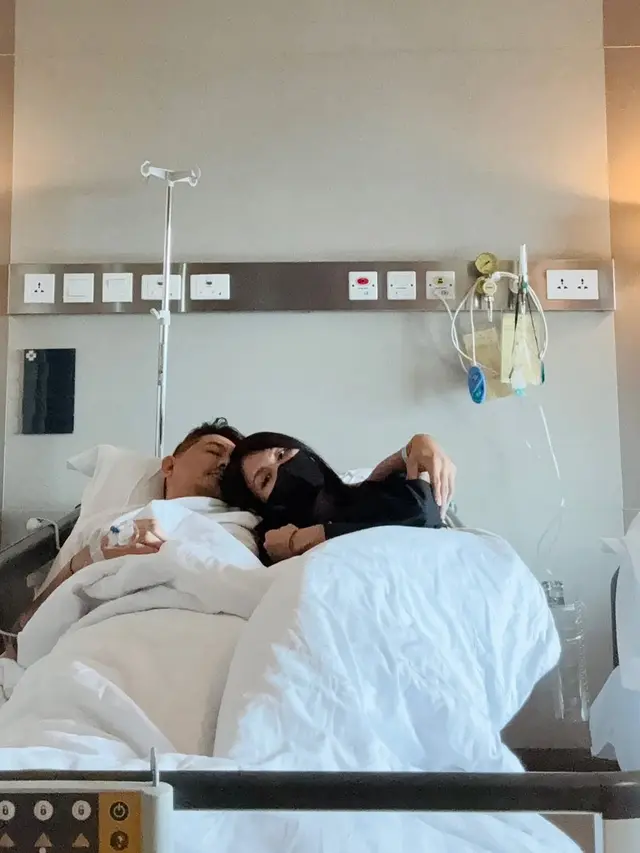 7 Potret Sharena Temani Ryan Delon yang Dirawat di Rumah Sakit, Ungkap Betapa Pentingnya Kesehatan