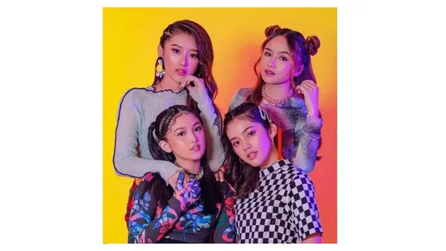 Debut dalam Girlgrup, Ini 7 Potret Kompak Amanda Caesa dengan Member Girls Girls