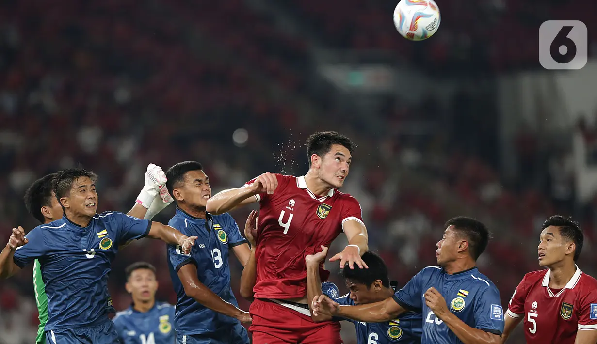 Timnas Indonesia sudah unggul saat laga baru berjalan tujuh menit. (Liputan6.com/Helmi Fithriansyah)