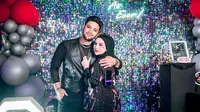 Gelar pesta ulang tahun Ammar Zoni ke-29 tahun, irish Bella dan Ammar kompak berdandan ala rocker. [Instagram/_irishbella_]