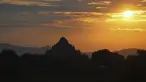 Siluet kuil kuno saat matahari terbenam di Bagan, distrik Nyaung U, Myanmar tengah, Rabu (8/12/2021). Bagan merupakan salah satu kota dari Kerajaan Pagan, yang memiliki 10.000 kuil Buddha. (AP Photo)