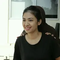 Julia Perez, sempat mengalami penurunan pada kondisi kesehatannya dan tak sadarkan diri. Namun kini sudah berangsur membaik, termasuk tingkat kesadarannya. Beberapa hal kecil juga sudah mulai bisa dilakukannya. (Galih W. Satria/Bintang.com)