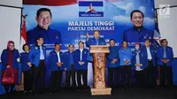 Ketua Umum Partai Demokrat, Susilo Bambang Yudhoyono menyampaikan nama bakal Cagub dan Cawagub yang akan diusung pada Pilkada 2018, Jakarta, Minggu (7/1). Majelis Tinggi Partai Demokrat telah memilih 17 pasang nama. (Liputan6.com/Helmi Fithriansyah)
