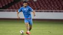 Pemain Arema FC, Ahmet Atayew, mengontrol bola saat latihan di SUGBK, Jakarta, Jumat (30/3/2018). Latihan ini persiapan jelang laga Liga 1 melawan Persija Jakarta. (Bola.com/Vitalis Yogi Trisna)