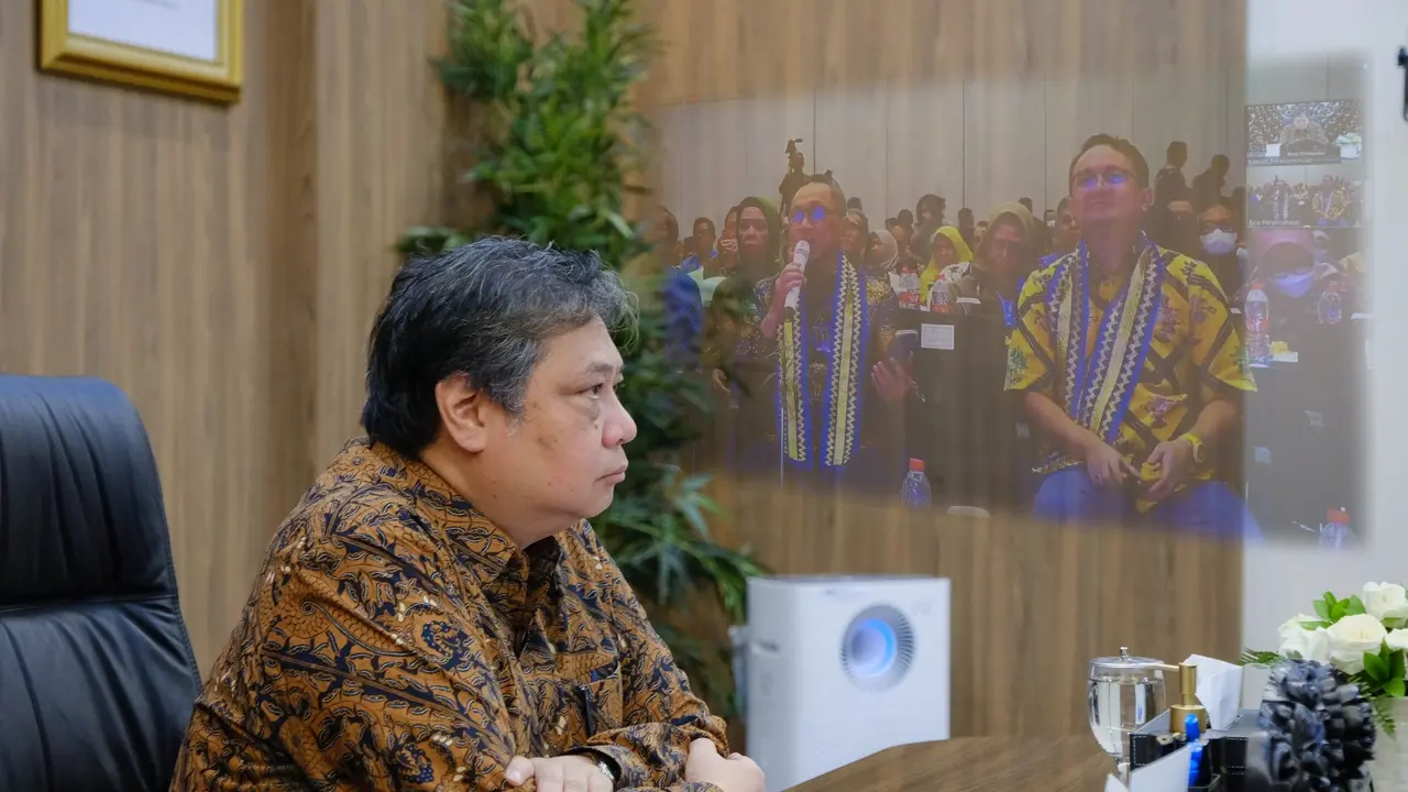 Menteri Koordinator Bidang Perekonomian Airlangga Hartarto saat menyampaikan arahannya secara daring dalam Rapat Kerja Kementerian Perdagangan, Rabu (1/3/2023). (Dok Kemenko Perekonomian)