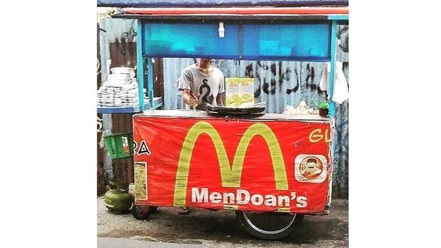 Potret 6 Gerobak Jualan Ini Kata-katanya Kreatif Sekaligus Kocak