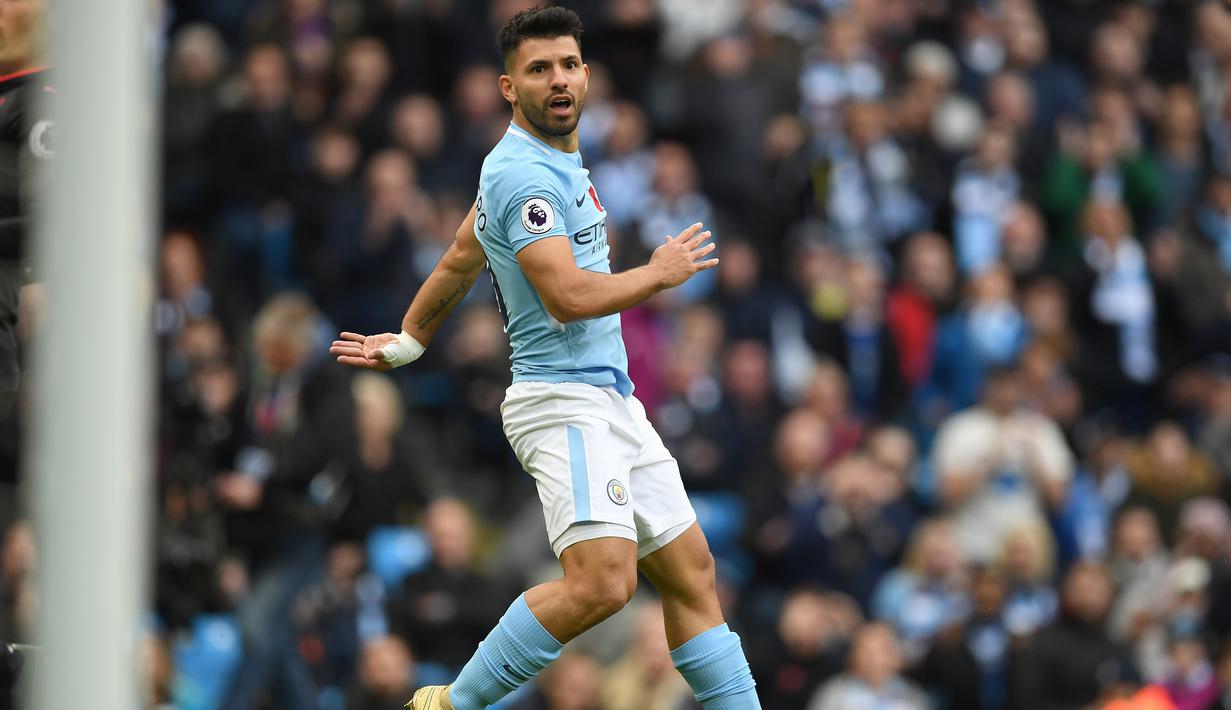 Penyerang Manchester City asal Argentina, Sergio Aguero berda pada urutan kedua deretan top scorer klub dengan koleksi 12 gol. Gol tersebut dicetak pada semua kompetisi yang diikuti The Citizens. (AFP/Paul Ellis)