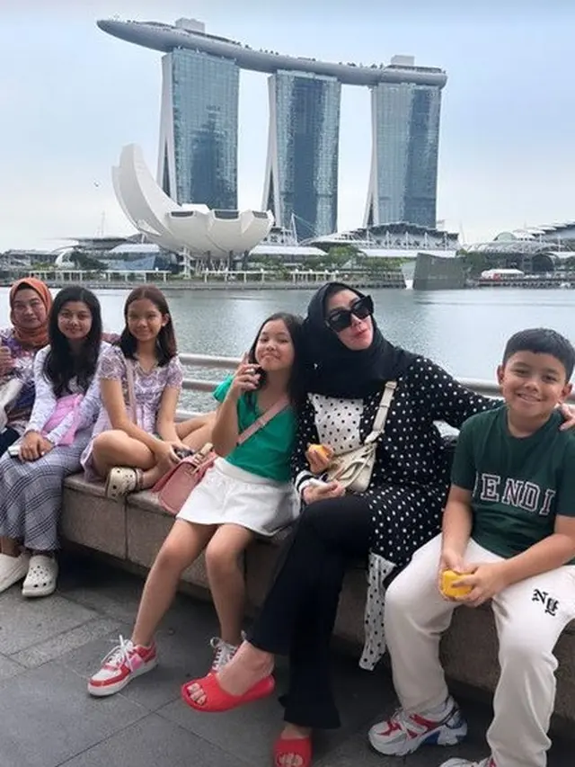 Momen Liburan Amy Qanita dan Ibunda Jeje, Tepis Isu Perselisihan Keluarga