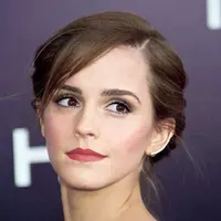 Gaya kasual Emma Watson untuk tampilan sehari-hari. (sumber foto: watsonnetwork.tumblr.com/pinterest)