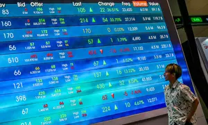 Indeks Harga Saham Gabungan (IHSG) pada penutupan perdagangan, Rabu 10 September 2025, ditutup menguat 70,402 poin atau naik 0,92% ke level 7.699,007, dari penutupan Selasa (9/9/2025) di 7.626,605. (BAY ISMOYO/AFP)