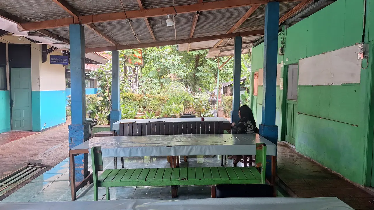 Pedagang kantin di sekolah khawatir sepi saat adanya Program Makan Bergizi Gratis (Program MBG).