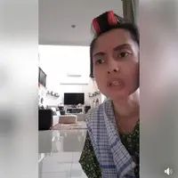 Nggak semua emak-emak zaman now happy ikutan arisan pakai dolar dan baju seragaman lho, simak curhatannya di sini. (Foto: Facebook)