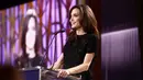 Film Angelina sendiri menceritakan tentang kisah masa kecil Ung yang berada di perang Kamboja dan Vietnam. (RICH FURY  GETTY IMAGES NORTH AMERICA  AFP)