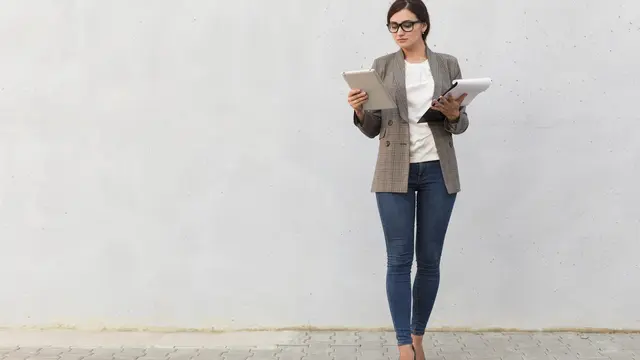 inspirasi busana Smart Casual/freepik