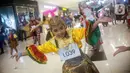 Penari berkostum tradisional Indonesia menari dalam perhelatan Indonesia Menari 2019 di Grand Indonesia, Jakarta, Minggu (17/11/2019). Indonesia Menari 2019 digelar secara serentak di tujuh kota besar dengan melibatkan sekitar 7.000 penari (Liputan6.com/Faizal Fanani)