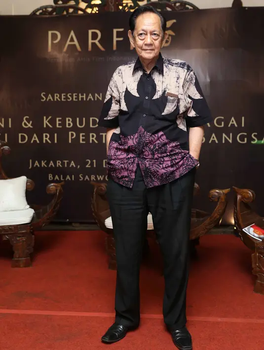 “Ria Selamat ya semoga langgeng dan sehat bahagia. Om ikut senang yang jelas sudah nggak kuat gendong kamu lagi. Salam kel besarmu,” bunyi pesan yang dikirimkan Deddy untuk Ria. (Nurwahyunan/Bintang.com)