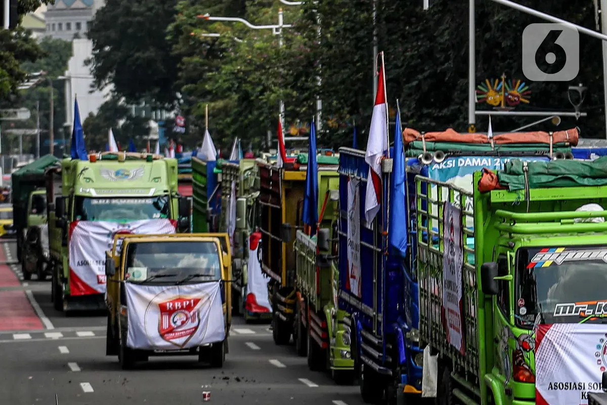 Pertanyakan RUU ODOL, Ratusan Sopir Truk Turun ke Jalan
