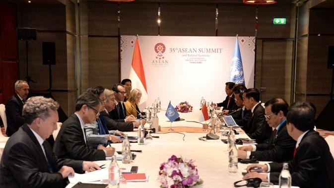 Presiden Jokowi Menggelar Pertemuan Bilateral dengan Sekjen PBB, Antinio Guterres di Pleno KTT ke-35 ASEAN, Bangkok, Thailand, Minggu (3/11/2019). (Foto: Biro Pers Setpres)
