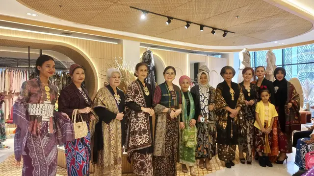 Pagelaran Busana Kebaya oleh tiga desainer di Sarinah, Jakarta Pusat