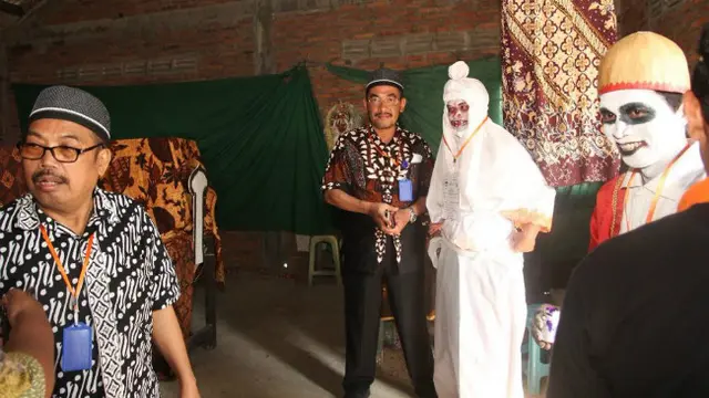 Ada-ada saja, beberapa TPS Pilkada Serentak 2018 ini dihias dengan tema horor.