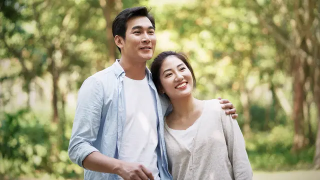 perempuan dan pasangan 10 juni berdua