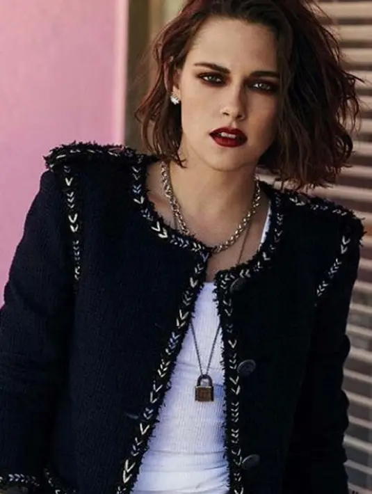 Pengacara tersebut juga menyampaikan jika masih ada yang menyebarkan foto-foto tersebut makan akan dibawa ke jalur hukum. Senin (21/8/2017), sebuah situs gossip ‘Celeb Jihad’ menyebarkan foto telanjang Stewart. (Instagram/kristenstewart)