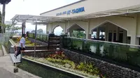 Unik dan Tak Biasa, Masjid di Sukabumi Berpagar Akuarium Ikan Hias