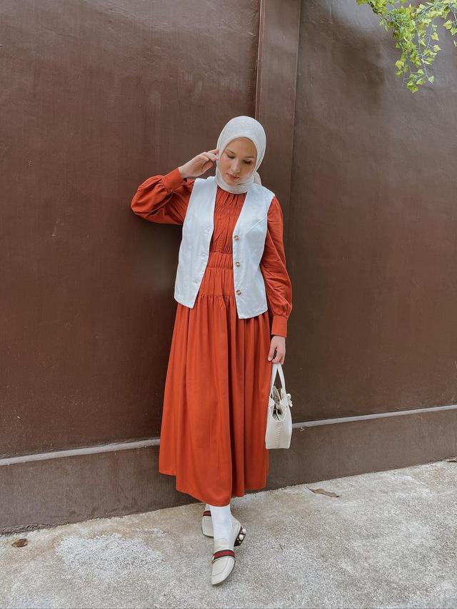 6 Gaya OOTD Ala Hijabers Dwi Handayani Ini Bisa Jadi Inspirasi Lebaran