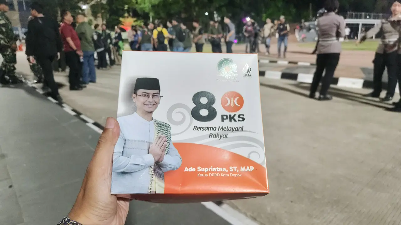 Nasi kotak bergambar politikus PKS