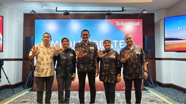 Direktur Network Telkomsel Indra Mardiatna (tengah) mengungkap soal peluncuran layanan 5G Telkomsel di Bali