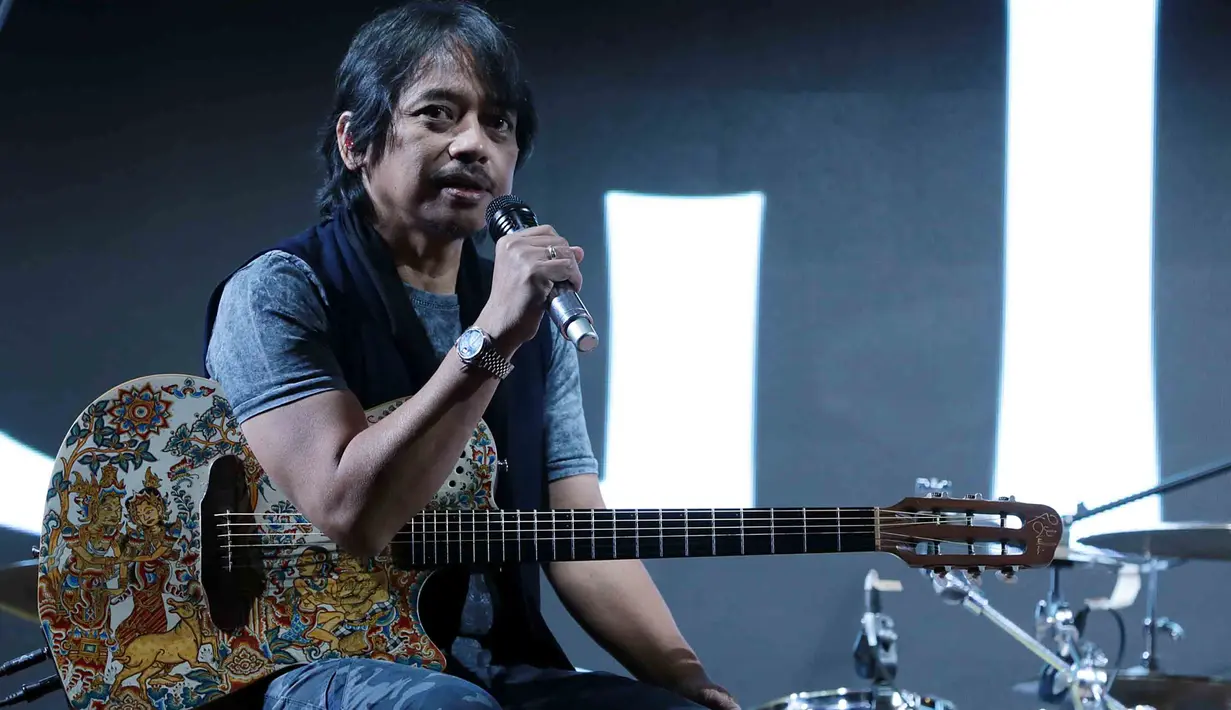 "Bagaimanapun, GIGI akan terus berkarya. GIGI akan terus berkarya hingga personilnya tak bisa lagi bermain musik," kata Armand Maulana di Shoemaker Music Studio, Cikini, Jakarta Pusat, Rabu (22/3/2017). (Deki Prayoga/Bintang.com)