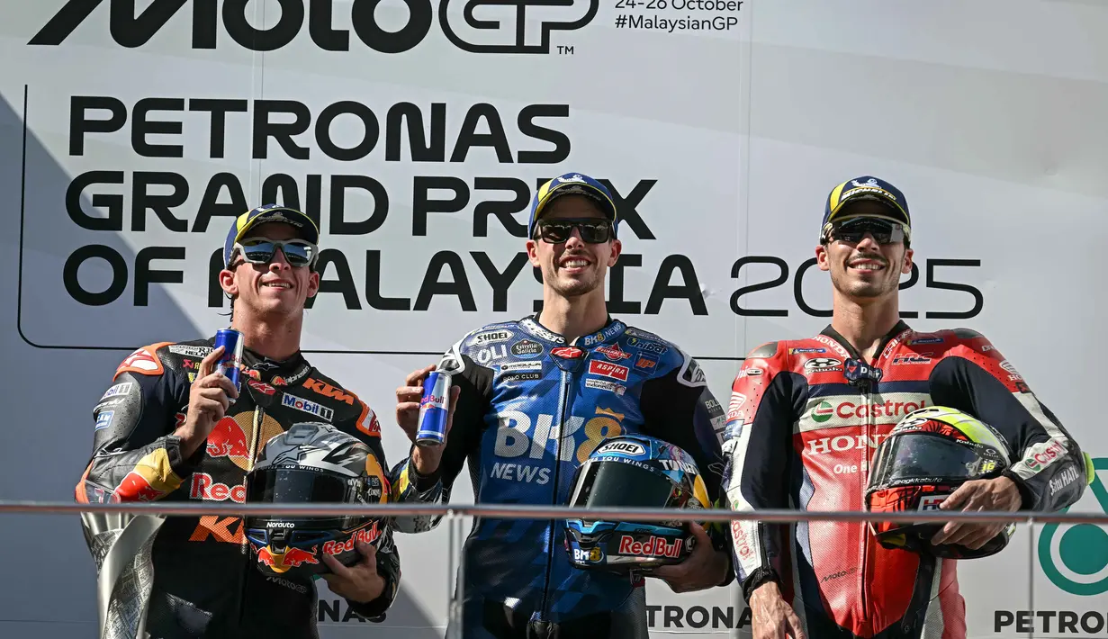Sementara itu, posisi kedua MotoGP Grand Prix Malaysia 2025 dihuni Pedro Acosta dari Red Bull KTM Factory Racing, dengan selisih waktu +2,676 detik. (Lillian SUWANRUMPHA/AFP)