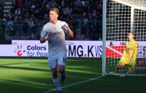 Selebrasi Rasmus Hojlund usai menjebol gawang Emil Audero di laga Cremonese vs Napoli di pekan ke-17 Liga Italia 2025/2026 di Stadio Giovanni Zini, Minggu (28/12/2025).