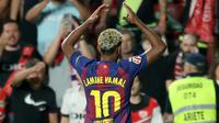 Penyerang Barcelona asal Spanyol #10, Lamine Yamal, merayakan gol pertama timnya dalam pertandingan Liga Spanyol antara Rayo Vallecano de Madrid dan FC Barcelona di Stadion Vallecas, Madrid, pada 31 Agustus 2025. (Pierre-Philippe MARCOU/AFP)