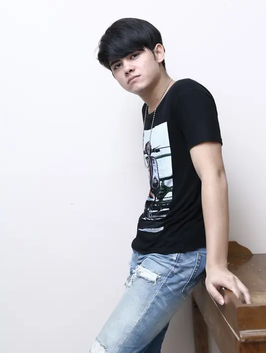 Aliando sangat paham dengan profesinya sebagai artis dan peran para penggemarnya yang mendukung kesuksesan kariernya. Untuk itu, Ali sangat menghargai keberadaan fansnya yang disebut ‘Alicious’. (Galih W. Satria/Bintang.com)