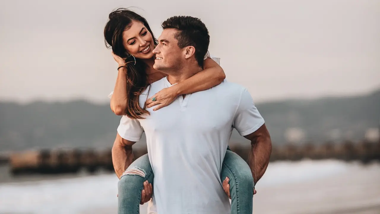 pasangan cinta