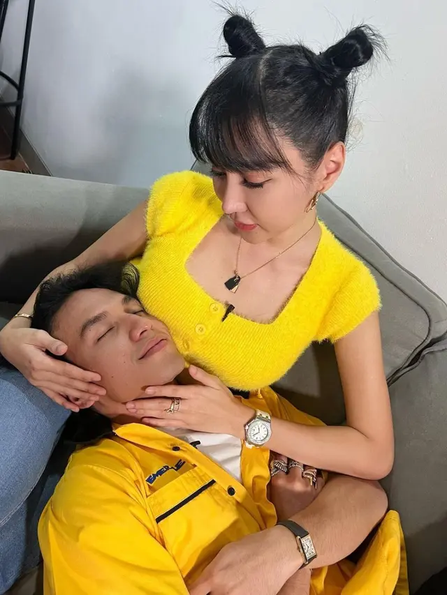 [Fimela] Netizen Sebut Ini Muhrim, Begini 6 Potret Mesra Lucinta Luna dan Jefri Nichol