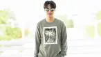 Penampilan Lee Min Ho saat akan melakukan perjalanan dari Seoul menuju Bali terlihat sederhana. Ia mengenakan sweater berwarna abu dengan celana dan sepatu hitam. Min Ho juga hanya menambahkan kacamata hitam sebagai aksesoris tambahan. (Liputan6.com/IG/@koreadispatch)