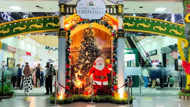 Dekorasi Natal Bertema Christmas Village Hiasi Malang Town Square