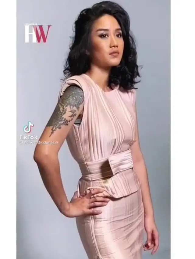 Sering Dicap Sangar, Ini 6 Gaya Feminin Chef Renatta saat Pemotretan