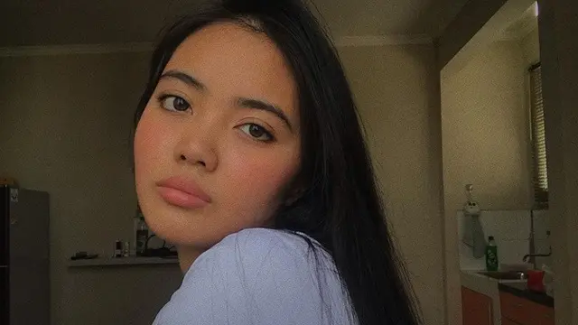 Tak Kalah Cantik, Ini 6 Potret Rania Marchella Adik Ranty Maria