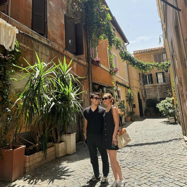 Bulan Madu ke Italia, Thariq Halilintar Wujudkan Impian Boncengi Aaliyah Massaid di Roma