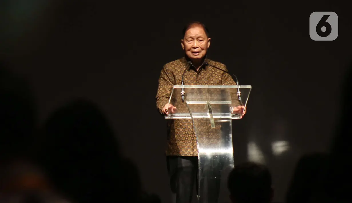 Pendiri Lippo Group Mochtar Riady memberi sambutan dalam Indonesia Digital Conference (IDC) 2019 di Jakarta, Kamis (28/11/2019). IDC digagas para pengurus AMSI sebagai wadah bertukar pengalaman, gagasan, dan strategi membangun ekosistem digital untuk masa depan. (Liputan6.com/Angga Yuniar)