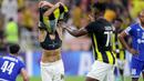 Pemain Al Ittihad, Abderazak Hamdallah melepas jerseynya saat melakukan selebrasi setelah mencetak gol ke gawang Al Quwa Al Jawiya pada laga Grup C Liga Champions Asia 2023 di King Abdullah Sports City, Selasa (24/10/2023) dini hari WIB. Abderazak Hamdallah berhasil mencetak gol pada menit ke-90+4. (AFP)