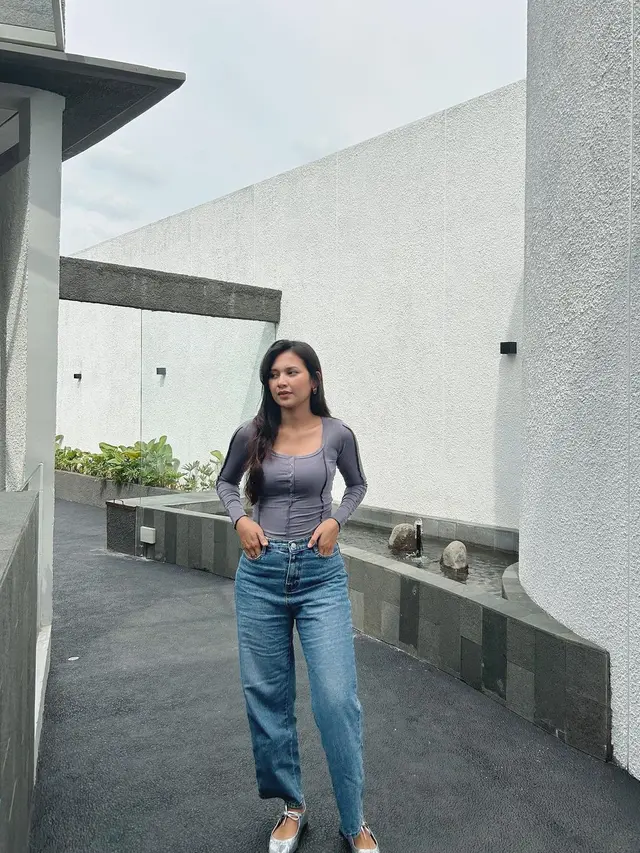 7 Potret Terbaru Indah Permatasari, Disebut Kian Langsing Usai Melahirkan