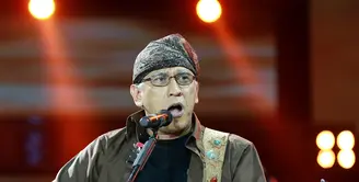 Iwan Fals sang legendaris di dunia musik tanah air, tentunya tak akan asing di mata maupun telinga publik. Karenanya tak ada yang tak mengenal dirinya, terlebih lagi karya-karyanya yang sering didengarkan oleh berbagai kalangan. (Deki prayoga/Bintang.com)