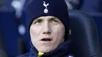 Ekspresi striker Tottenham Hotspur asal Rusia, Roman Pavlyuchenko yang duduk di bench jelang kick-off laga lawan Peterborough United di babak ketiga FA Cup yang digelar di White Hart Lane, 2 Januari 2010. AFP PHOTO / IAN KINGTON