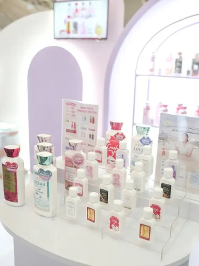 Nagita Slavina Tampilkan Rangkaian Produk Slavina di The Girl Market Bandung
