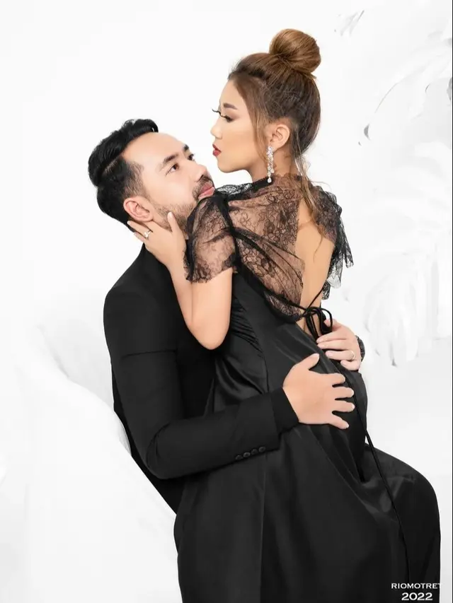Gaya Kiky Saputri Kenakan Black Dress Seksi Jalani Sesi Prewedding